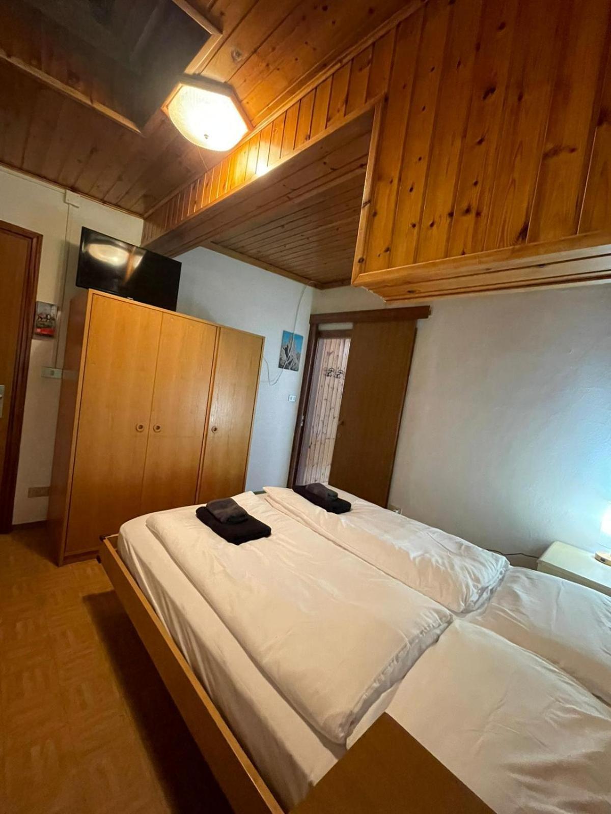 Picchio Rosso - Stanza Privata Con Bagno In Val Di Fassa Pera Exterior foto
